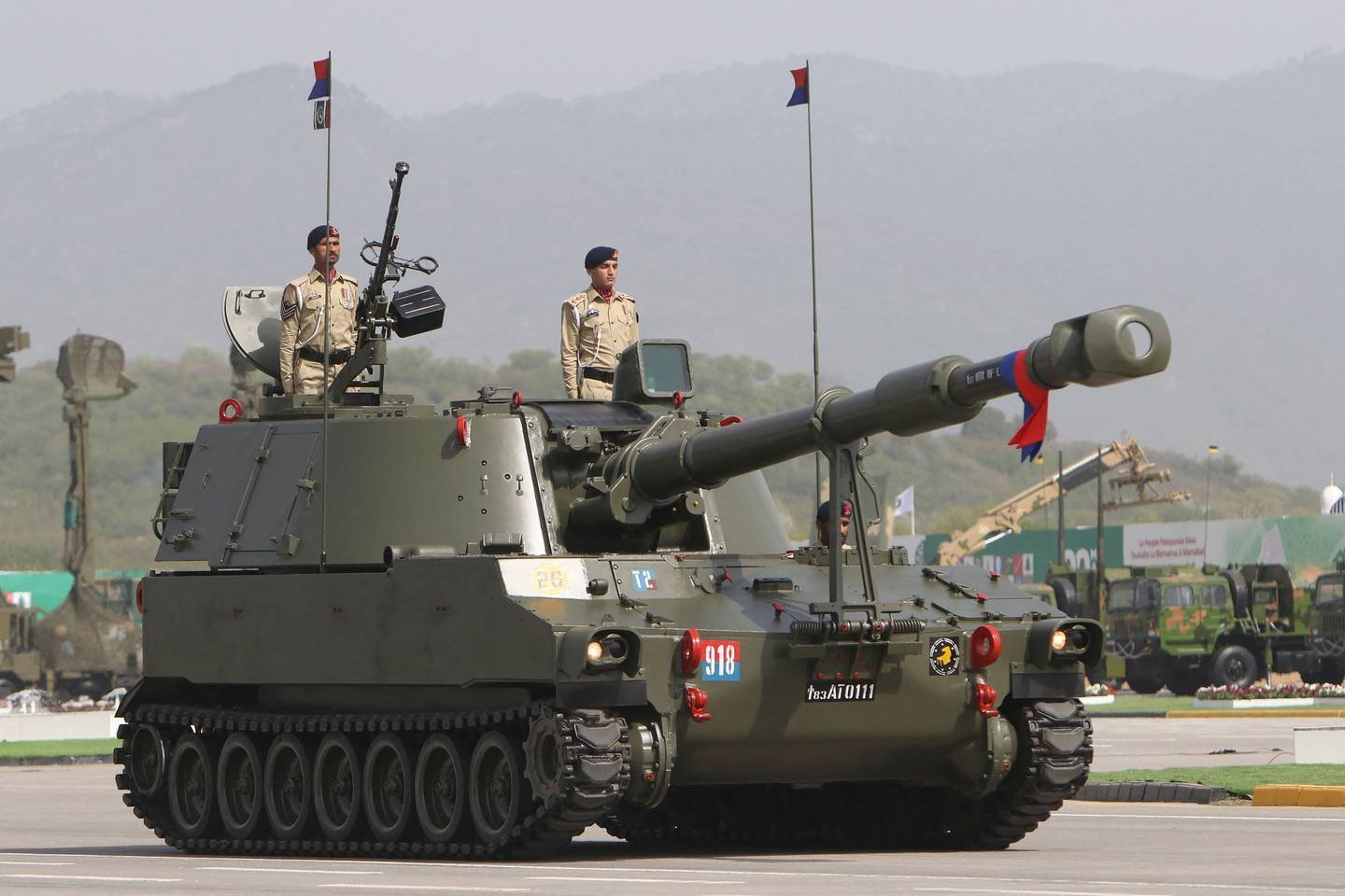 M109