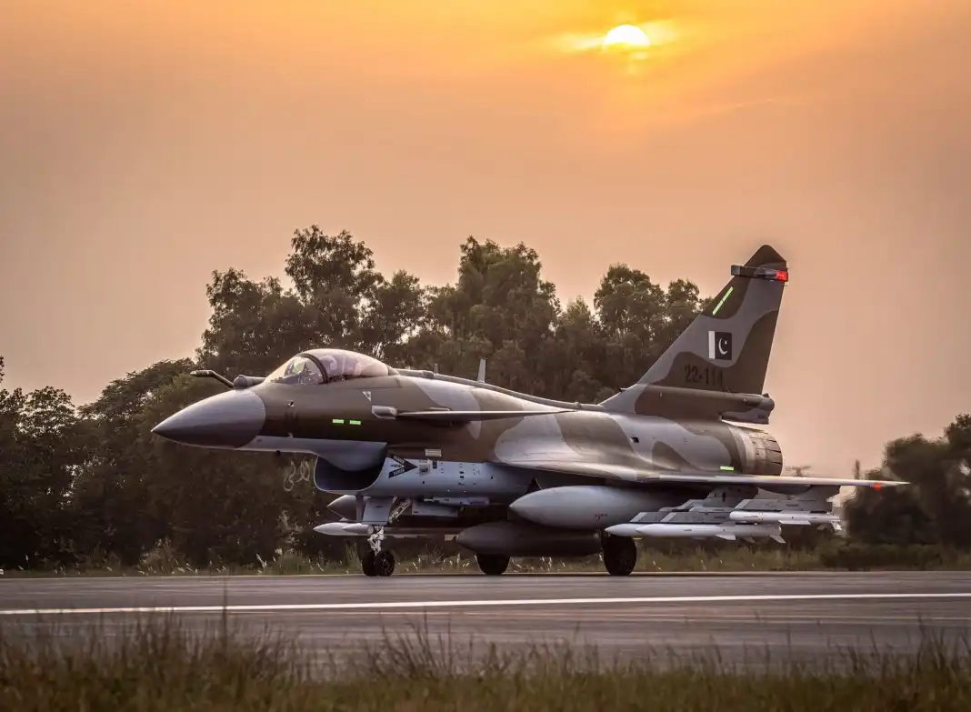 PAF Airplane, F-16