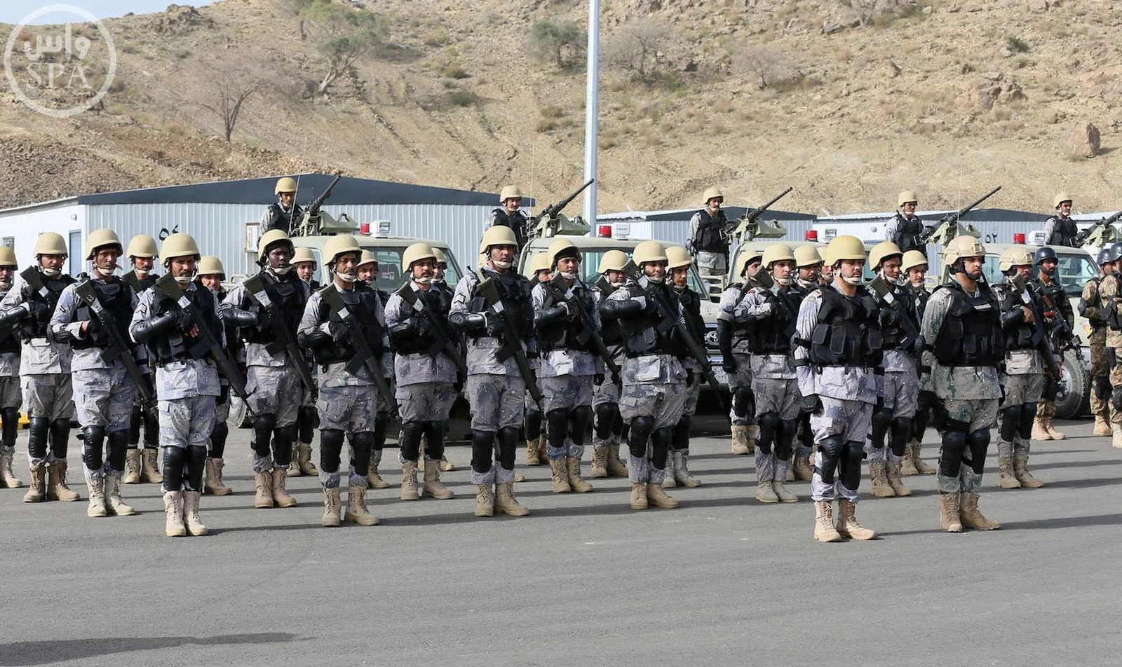 In this photo provided by the Saudi Press Agency (SPA), Royal Saudi Land Forces and units of Special Forces of the Pakistani army take part in a joint military exercise called "Al-Samsam 5" in Shamrakh field, north of Baha region, southwest Saudi Arabia, Monday, March 30, 2015. (AP Photo/SPA)
