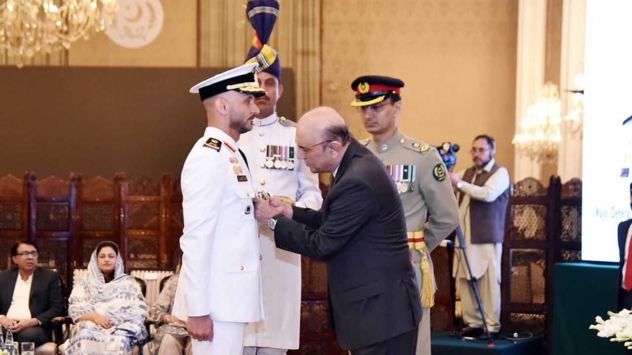 uae-naval-chief-honoured-with-nishan-i-imtiaz-by-president-pak