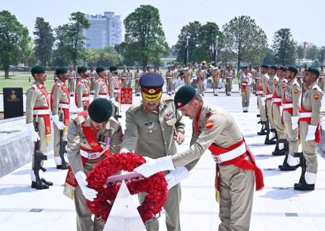 Field Marshal Asim Munir laid a wreath and offered Fateha at Yadgar-e-Shuhada, GHQ, in tribute to martyrs after his elevation.