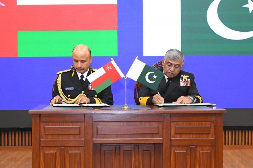 Commander of the Royal Navy of Oman, Rear Admiral Saif Bin Nasser called on Admiral Naveed Ashraf, Chief of the Naval Staff, at Naval Headquarters
