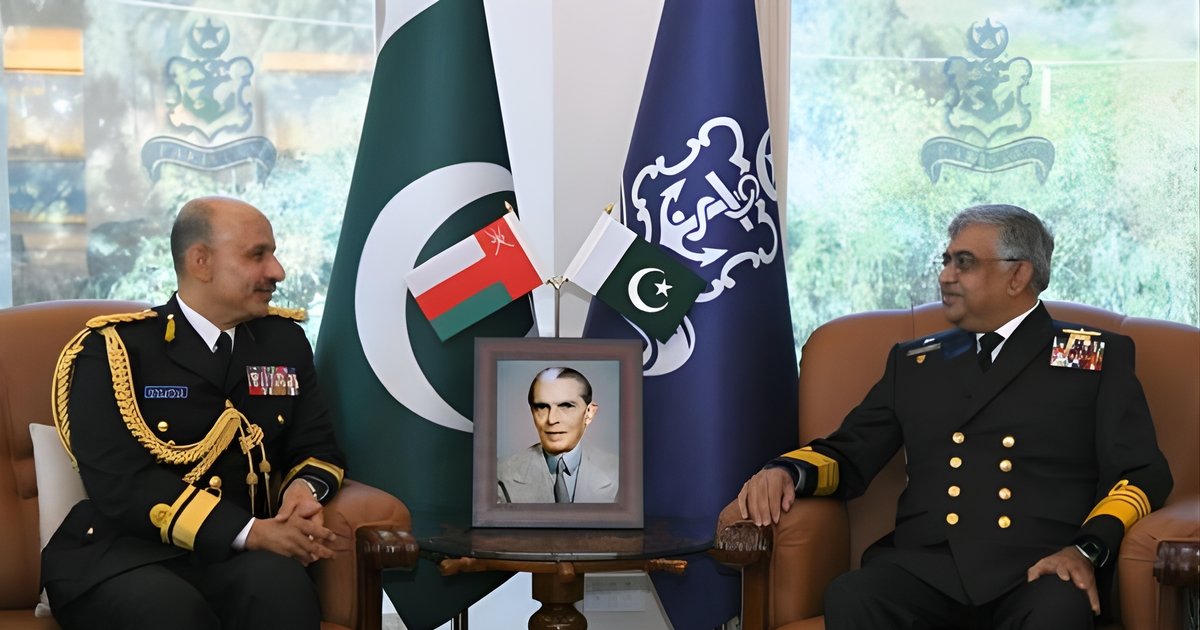 Commander of the Royal Navy of Oman, Rear Admiral Saif Bin Nasser called on Admiral Naveed Ashraf, Chief of the Naval Staff, at Naval Headquarters1