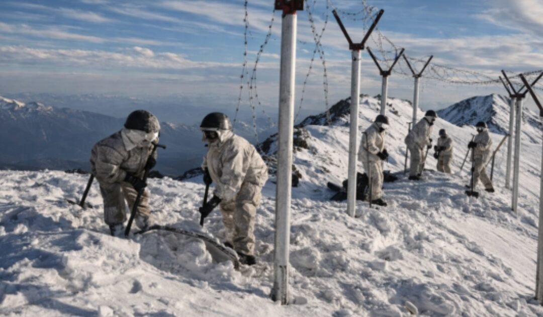 Pakistan Army, and FC Balochistan Maintain Vigilance Amidst Harsh Winter at Pak-Afghan Border