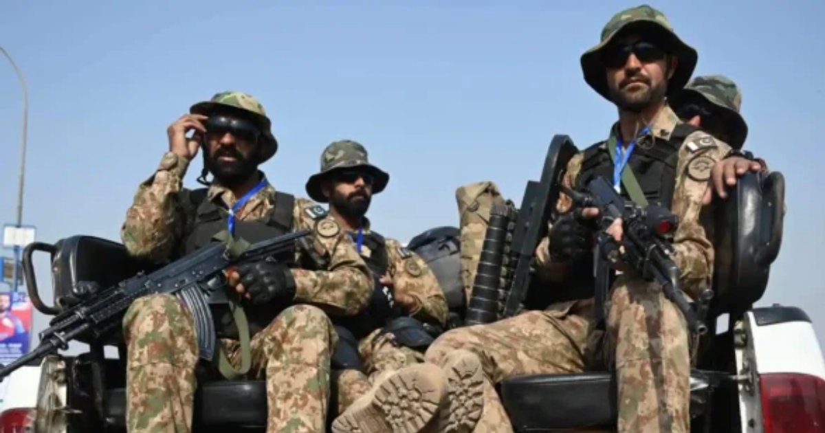 Security forces neutralize 13 Khwarij in twin border operations