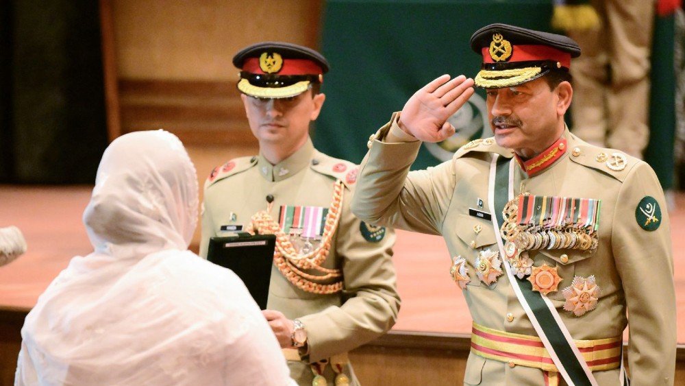 Investiture Ceremony at GHQ Honors Pakistan Army Heroes