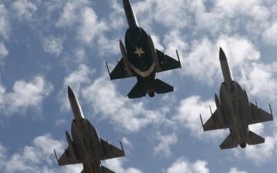 Twin cities sky lights up by PAF jets on Marka-i-Haq anniversary